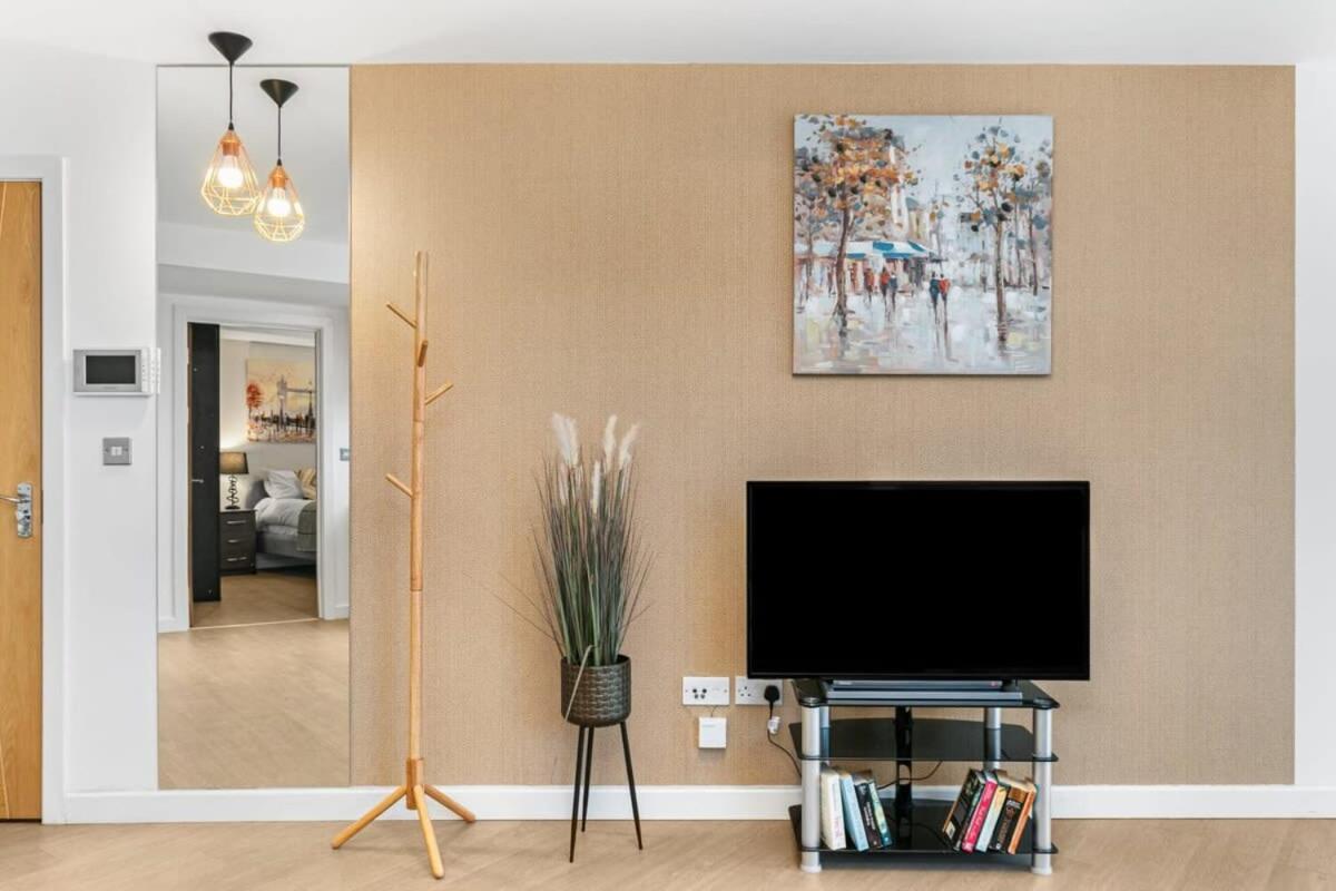 Modern 1 Bedroom Apartment In Woking Town Centre Esterno foto