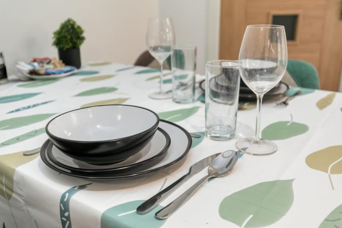 Modern 1 Bedroom Apartment In Woking Town Centre Esterno foto