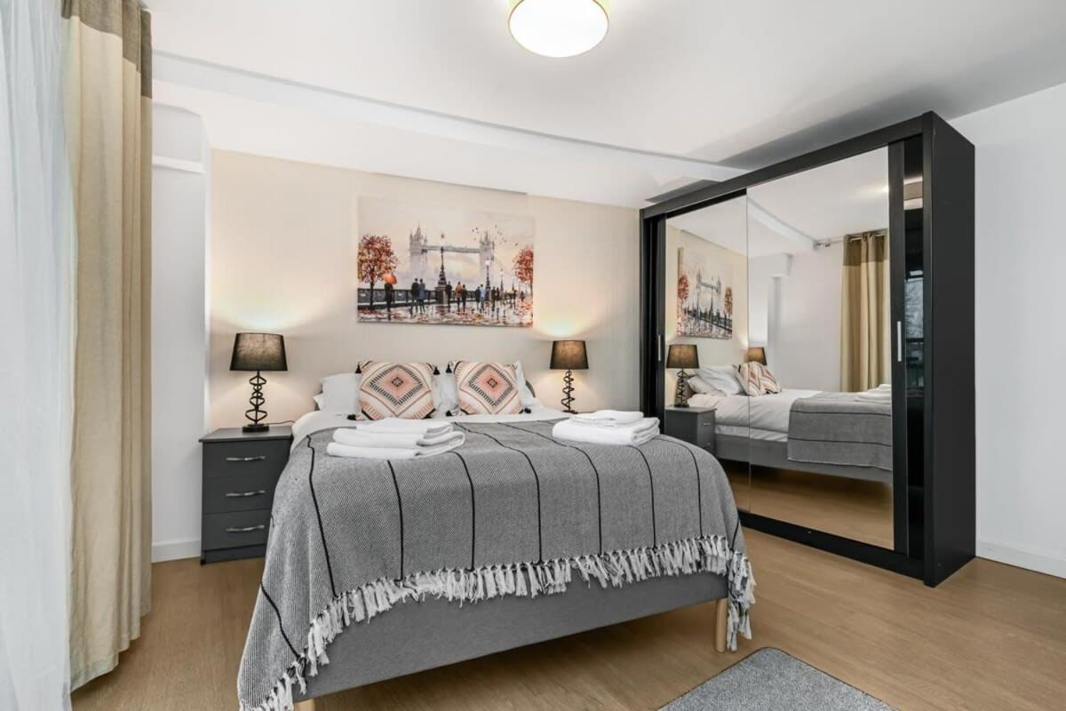 Modern 1 Bedroom Apartment In Woking Town Centre Esterno foto