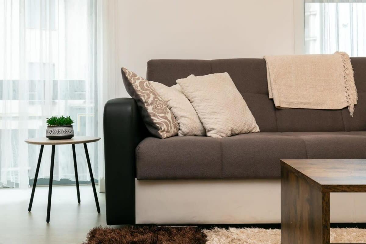 Modern 1 Bedroom Apartment In Woking Town Centre Esterno foto