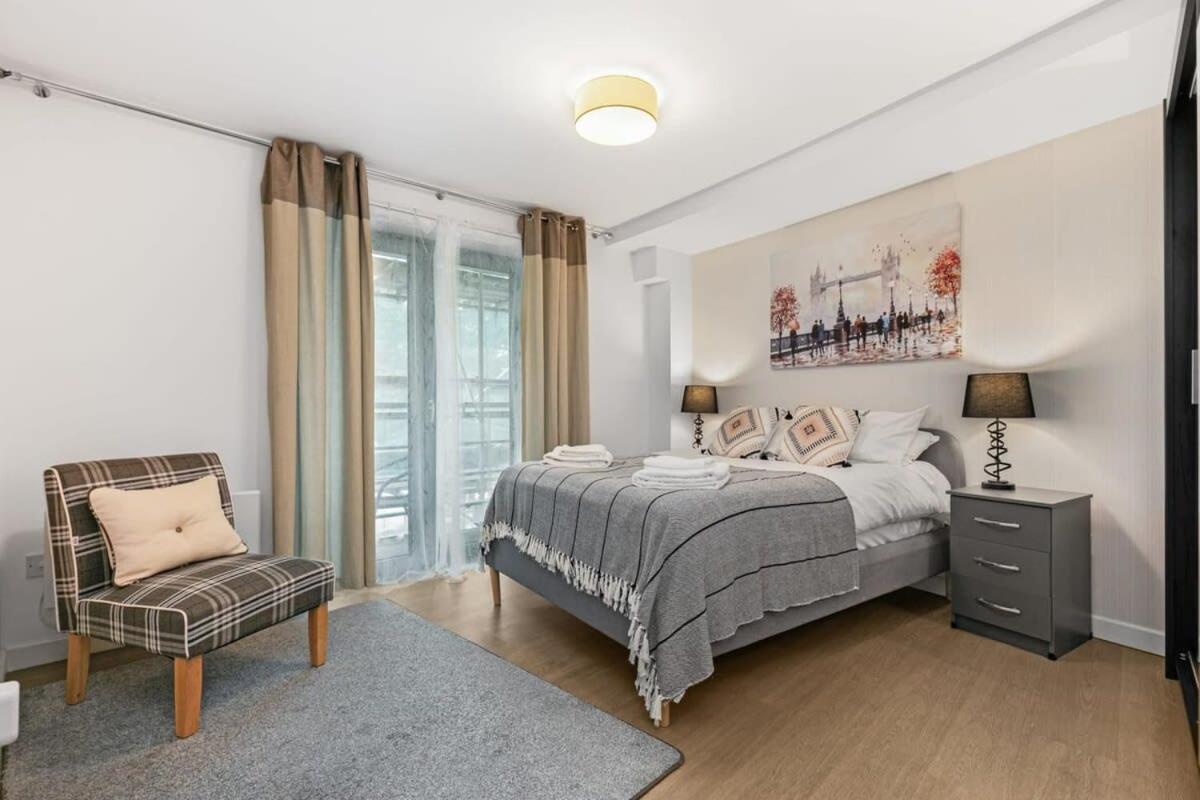 Modern 1 Bedroom Apartment In Woking Town Centre Esterno foto