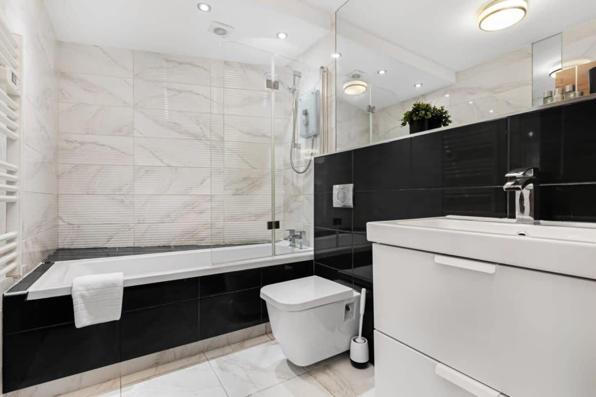 Modern 1 Bedroom Apartment In Woking Town Centre Esterno foto