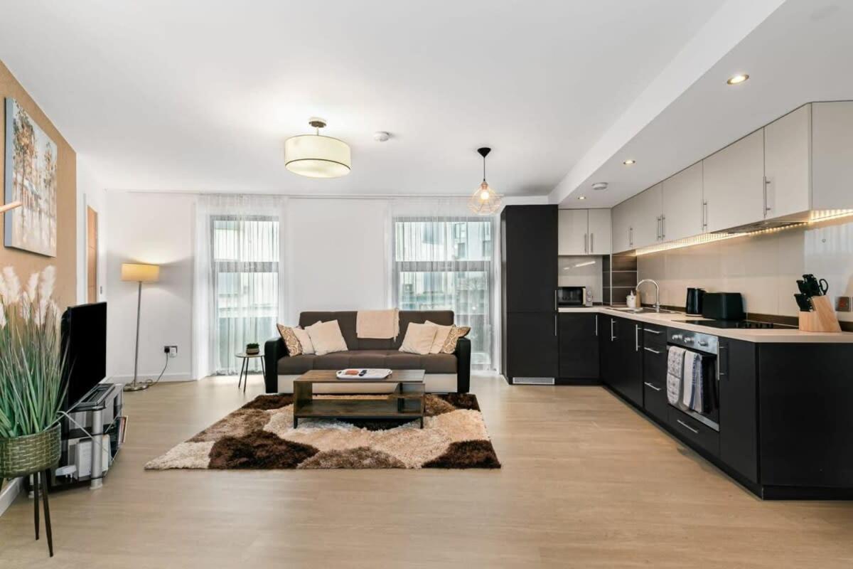 Modern 1 Bedroom Apartment In Woking Town Centre Esterno foto